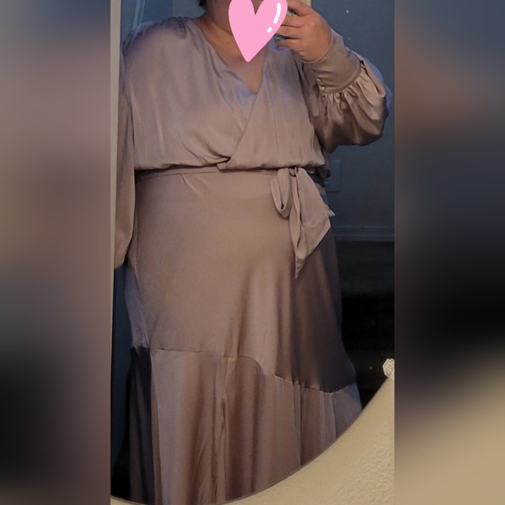 Beautiful pale Mauve satin full length Eloquii dress. Plus size Women's 28.